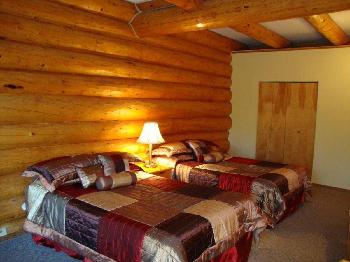 Helmcken Falls Lodge Cabin Rooms And Rv Park Clearwater Exterior photo