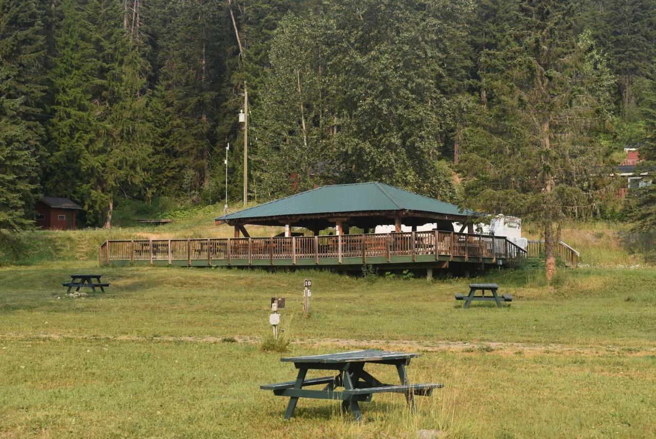 Helmcken Falls Lodge Cabin Rooms And Rv Park Clearwater Exterior photo