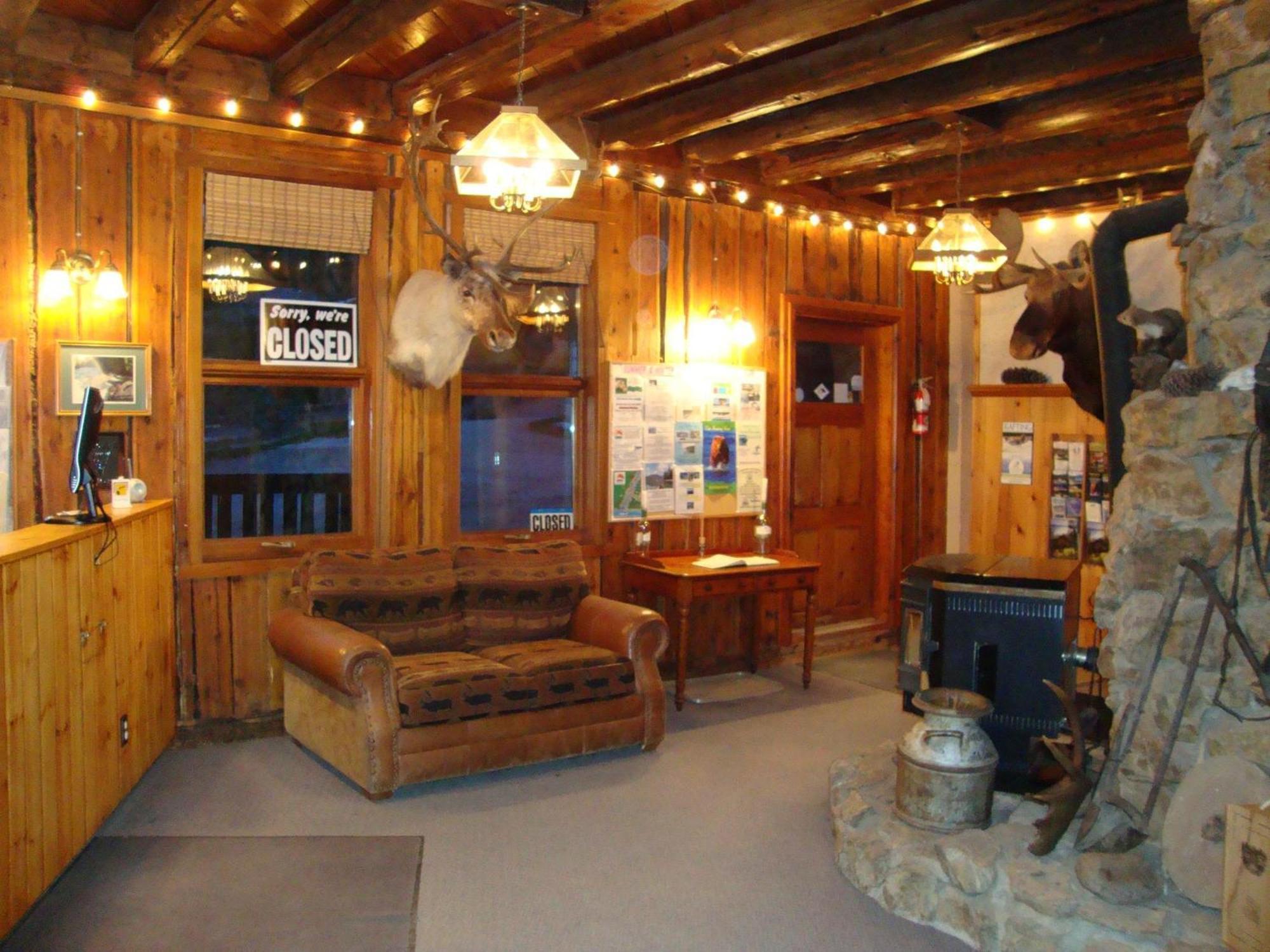 Helmcken Falls Lodge Cabin Rooms And Rv Park Clearwater Exterior photo