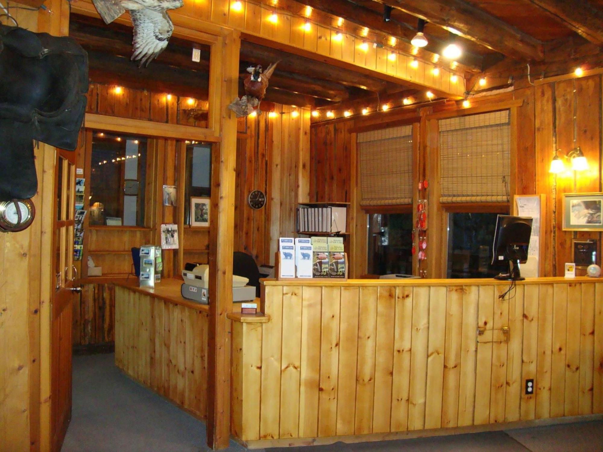 Helmcken Falls Lodge Cabin Rooms And Rv Park Clearwater Exterior photo