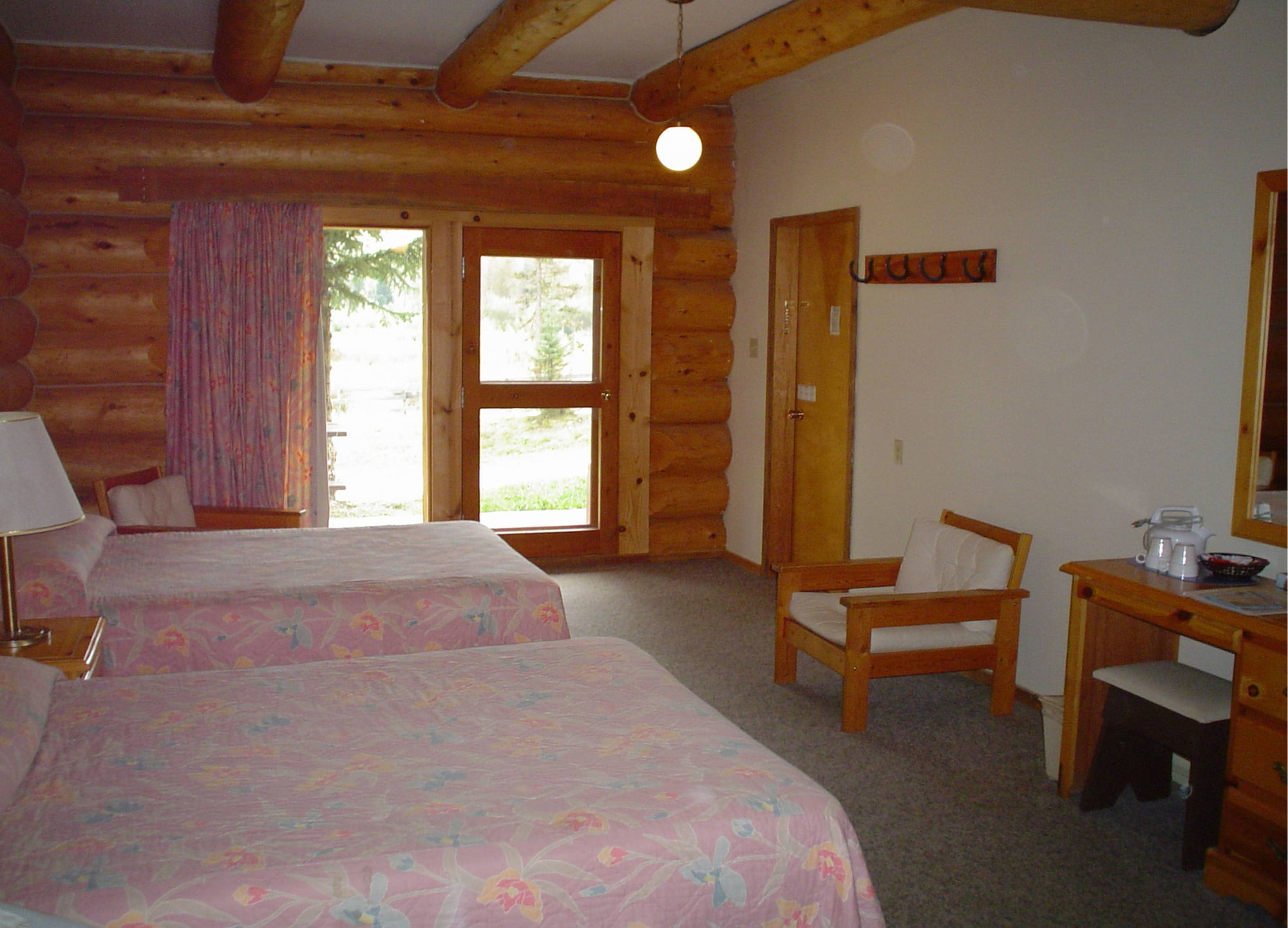 Helmcken Falls Lodge Cabin Rooms And Rv Park Clearwater Exterior photo