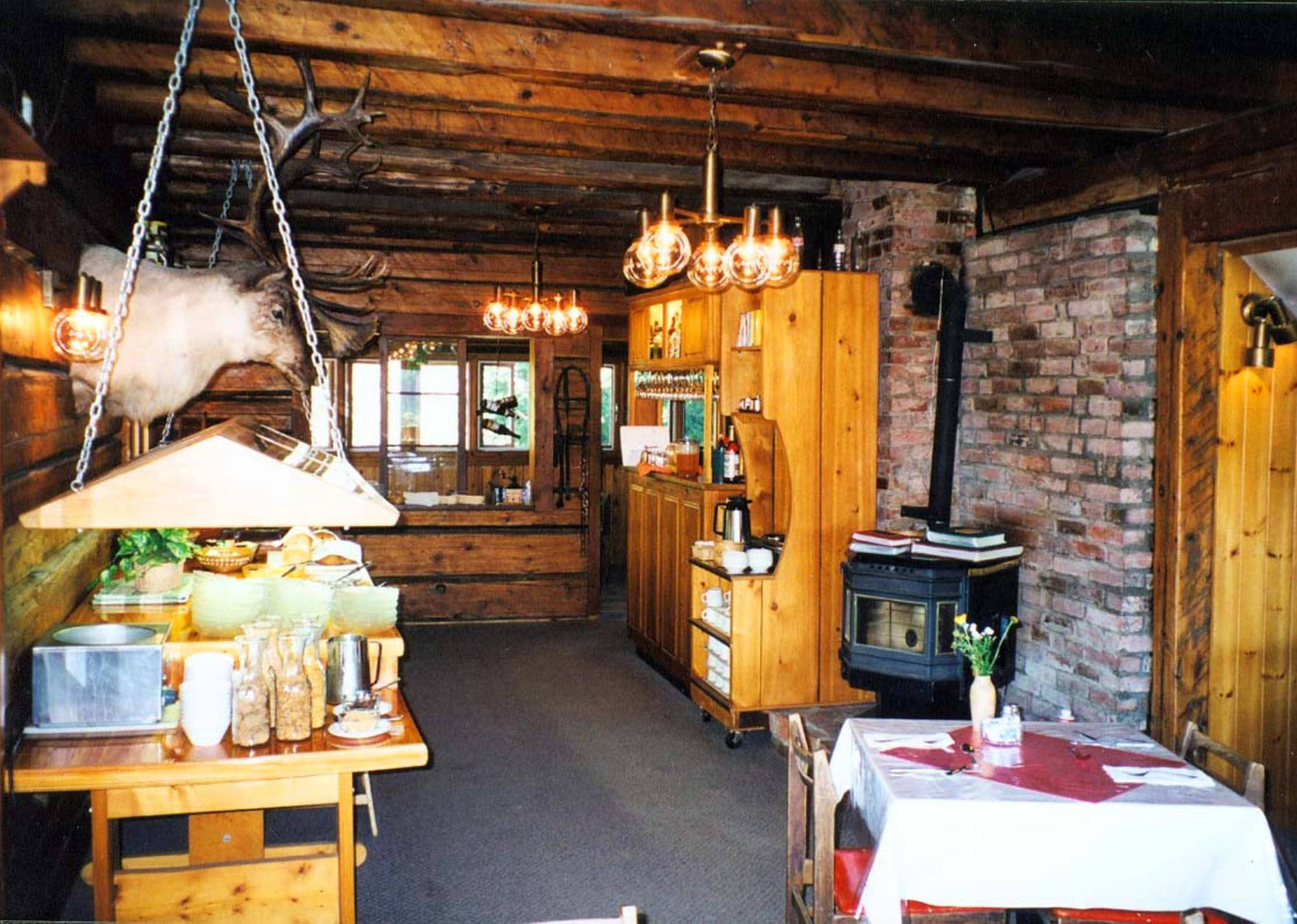 Helmcken Falls Lodge Cabin Rooms And Rv Park Clearwater Exterior photo
